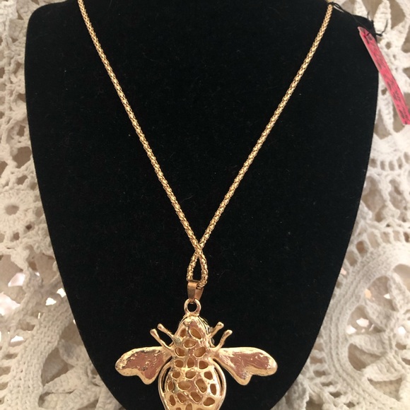 NWT Betsey Johnson Bee Necklace - Picture 3 of 8